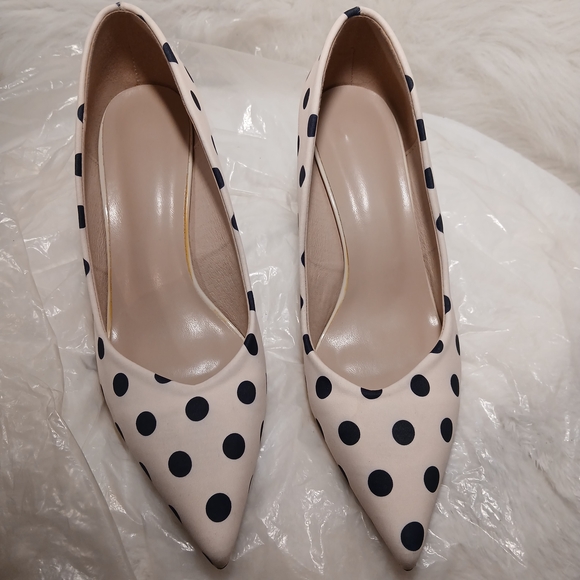 Polka Dot Pumps With A Clear Plastic Heel Tip, Size 40 Is US Size 9 - Picture 10 of 10